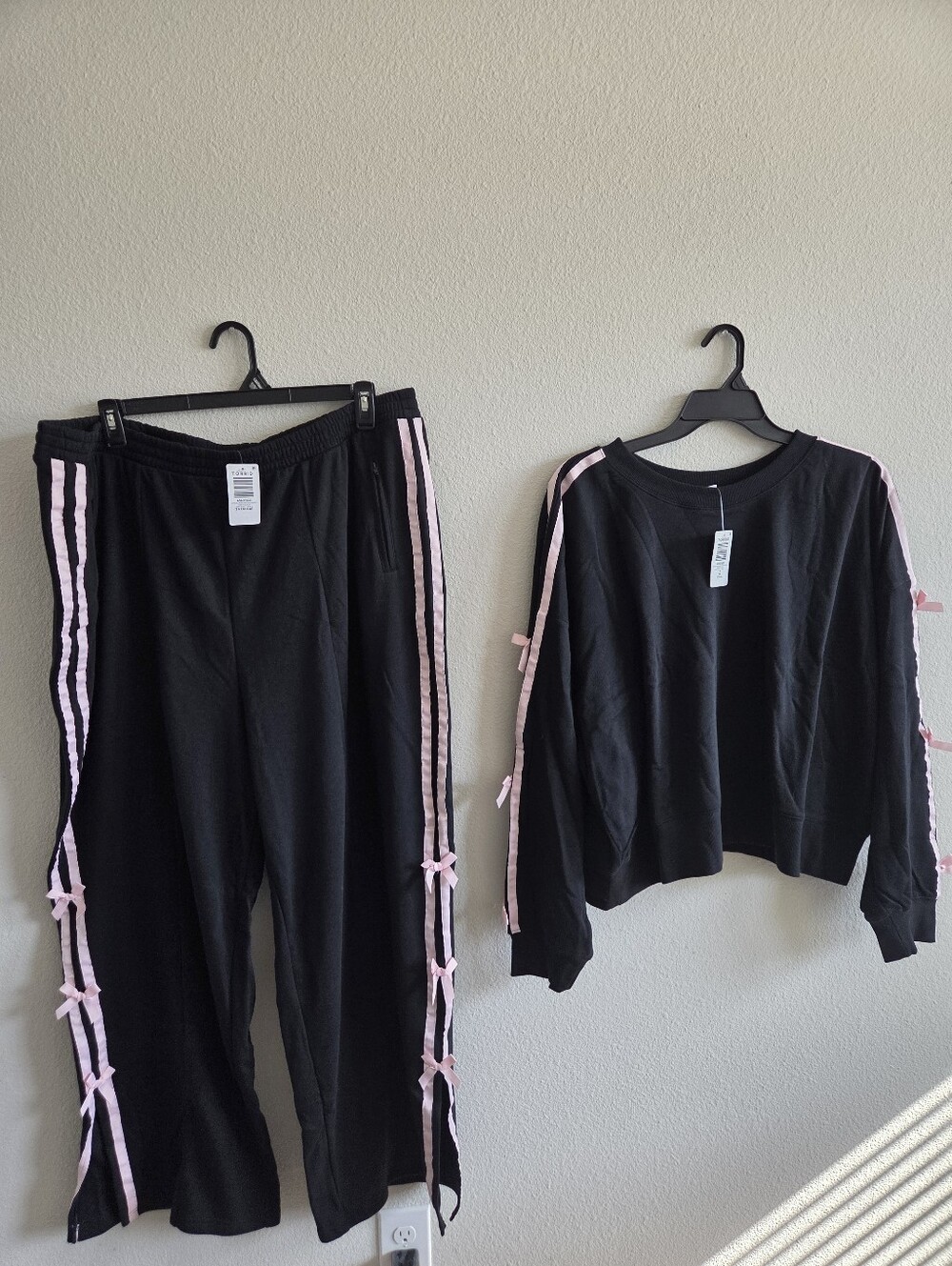 Torrid LoveSick Plus Size 3 3X Cropped Ribbon Sweatshirt & Matching Sweatpant NW